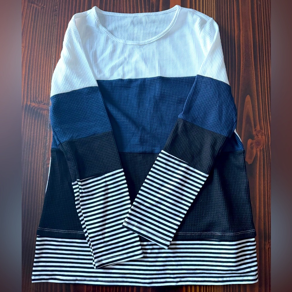 Women’s color block long sleeve top-Large